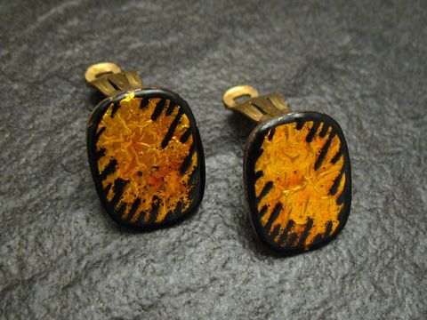 MYSTIK gelb-schwarz Emaille vergoldete Vintage Ohrclips von Juwelier Harnisch, mit einem auffälligen Design in ovaler Form und luxuriösem Finish, ideal für stilvolle Akzente.