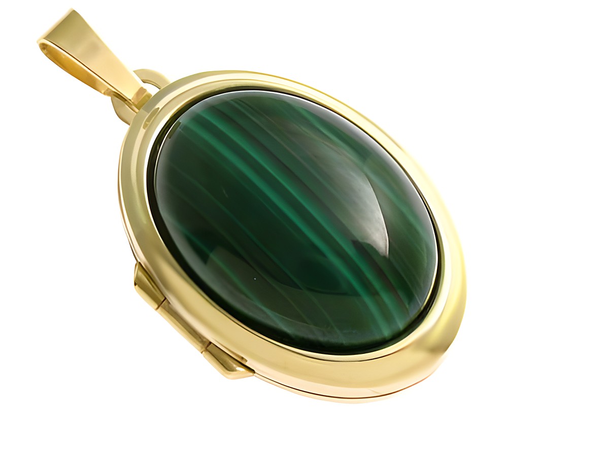 Malachit Cabochon in ovaler Form, gefasst in einem eleganten Gold 750 Medaillon, hergestellt vom Juwelier Harnisch, hochwertiges Schmuckstück in ansprechendem Design.