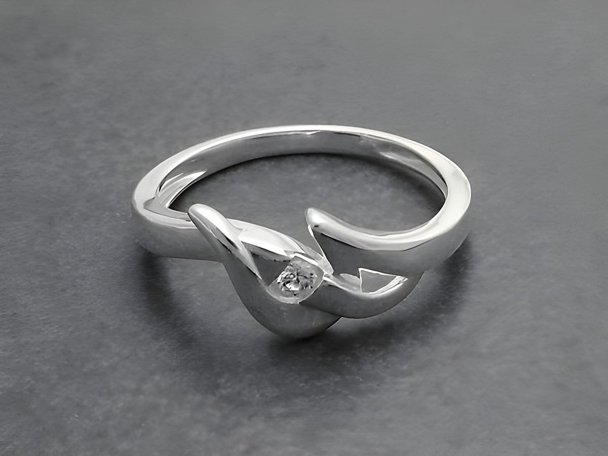 Ring aus Sterlingsilber mit tribal inspiriertem Design und Zirkonia, Größe 56, Hersteller Juwelier Harnisch, elegant und modern.
