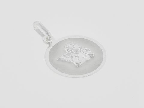 Silber Anhänger rund aus Silber mit einem eingravierten Schutzengel, hergestellt von Juwelier Harnisch. Der Engel verleiht dem Schmuckstück eine besondere Bedeutung.