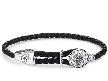 Schwarzes geflochtenes Armband von Thomas Sabo mit einem Anhänger in Form eines Kompasses und einem weiteren silbernen Element, verstellbar von ca. 14 bis 25 cm.