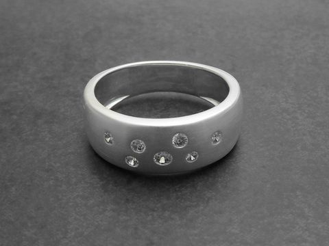 Ring aus hochwertigem weißen Elegance Sterling Silber mit glitzernden Zirkonia-Steinen, Größe 52, Hersteller Juwelier Harnisch, modern und elegant gestaltet.