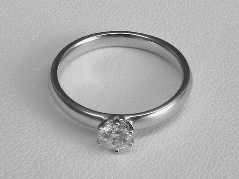 Verlobungsring aus Weißgold mit einem Brillanten von 0,25 ct. W/Si in Gr. 50, Hersteller Juwelier Harnisch, feines 585 Weißgold, bis Gr. 50/16.