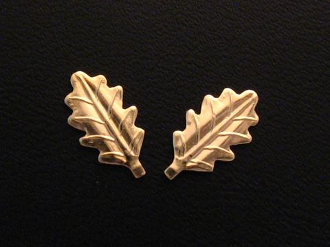 Ohrringe Blatt Blätter in Gold auf Silber aus nostalgischem Design, Hersteller Juwelier Harnisch, Ohrstecker ohne Stein, elegant und zeitlos.