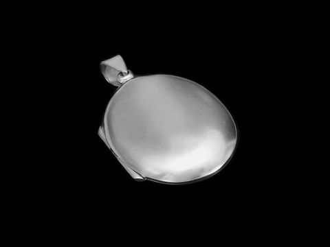 Silber Medaillon oval poliert gewölbt von Juwelier Harnisch, glänzende Oberfläche, elegante Form, ideal zum Tragen als Schmuckstück oder zur Aufbewahrung von Erinnerungen.