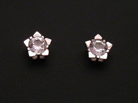 Ohrringe aus Weißgold mit Bergkristall, funkelnde Ohrstecker im eleganten Design, hergestellt von Juwelier Harnisch, perfekt für jeden Anlass.