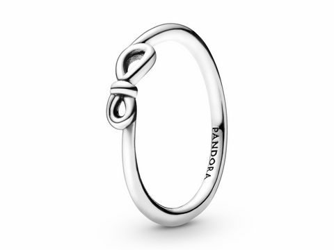 Pandora Silber Ring 198898C00-58 in Größe 58/18,5, zeitloses Design mit einer eleganten Schleifenform, glänzendes Silber, ideal für jeden Anlass.