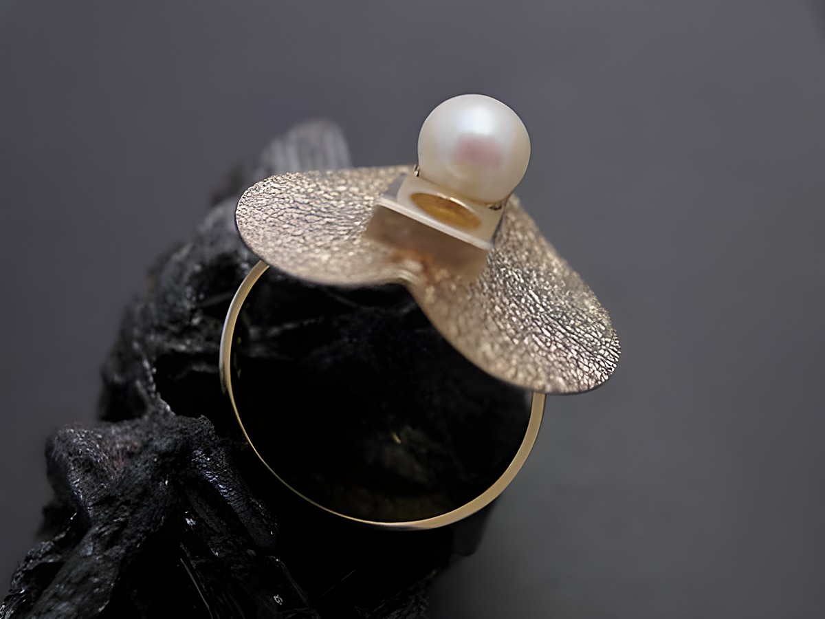 Gold Perlen Ring - modern - Gr. 55,5 - Zuchtperle 5,7 mm - Gold 333 - Goldring von Juwelier Harnisch, bis Gr. 56/18, elegant gestaltet mit einer Perle und strukturiertem Band. – Ansicht 2