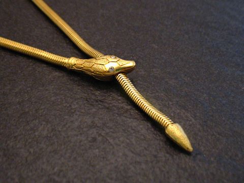 Schlangen Y Kette gut vergoldet 62 cm von Juwelier Harnisch, elegante Design mit Schlangenkopf und -schwanz, ideal für stilvolle Anlässe.