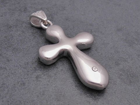 Kreuz Anhänger aus rhodiniertem Sterling Silber mit goldfarbener Lackierung und ansprechendem Muster, Hersteller Juwelier Harnisch, ein elegantes Designerstück.