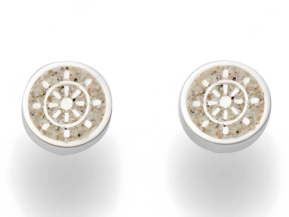 DUR Ohrringe in Form von Steuerrädern aus Sterling Silber mit einem dekorativen Muster in hellem Beige und Weiß, ideal für stilvolle Akzente.