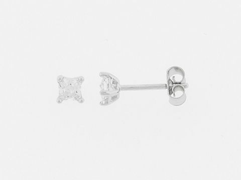 Silber Ohrringe in quadratischer Form mit 4 mm Zirkonia Stecker, hergestellt von Juwelier Harnisch, elegant und zeitlos für jeden Anlass.