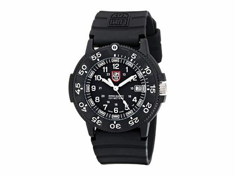 9003046-0 Herren Armbanduhr von Luminox Modell ORIGINAL NAVY SEAL 3000 SERIES XS.3001.F mit schwarzem Ziffernblatt, robustem Gehäuse und schwarzem Silikonarmband, ideal für sportliche Aktivitäten.