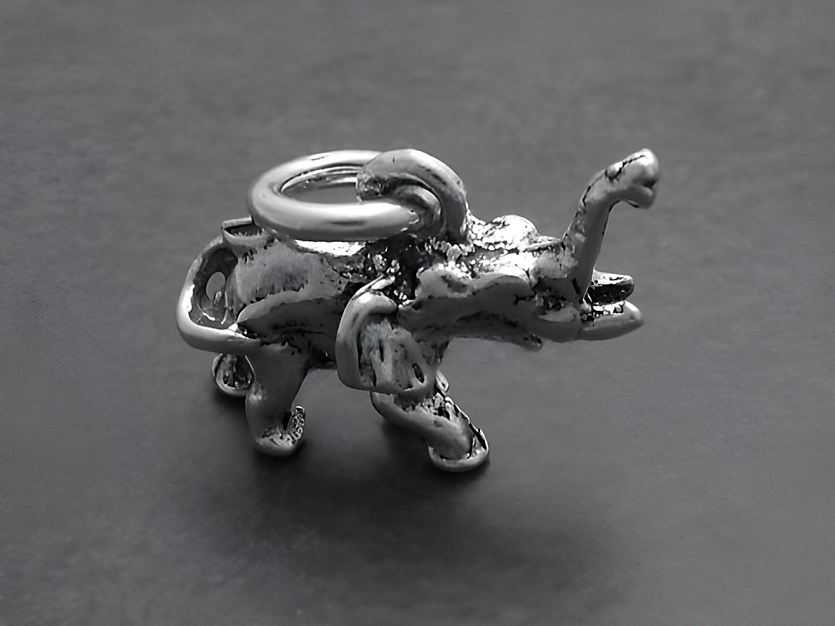 Der Anhänger zeigt einen detaillierten Elefanten aus 925 Sterling Silber im Stil von Rüsseltiere, hergestellt von Juwelier Harnisch, ideal für Tierliebhaber.