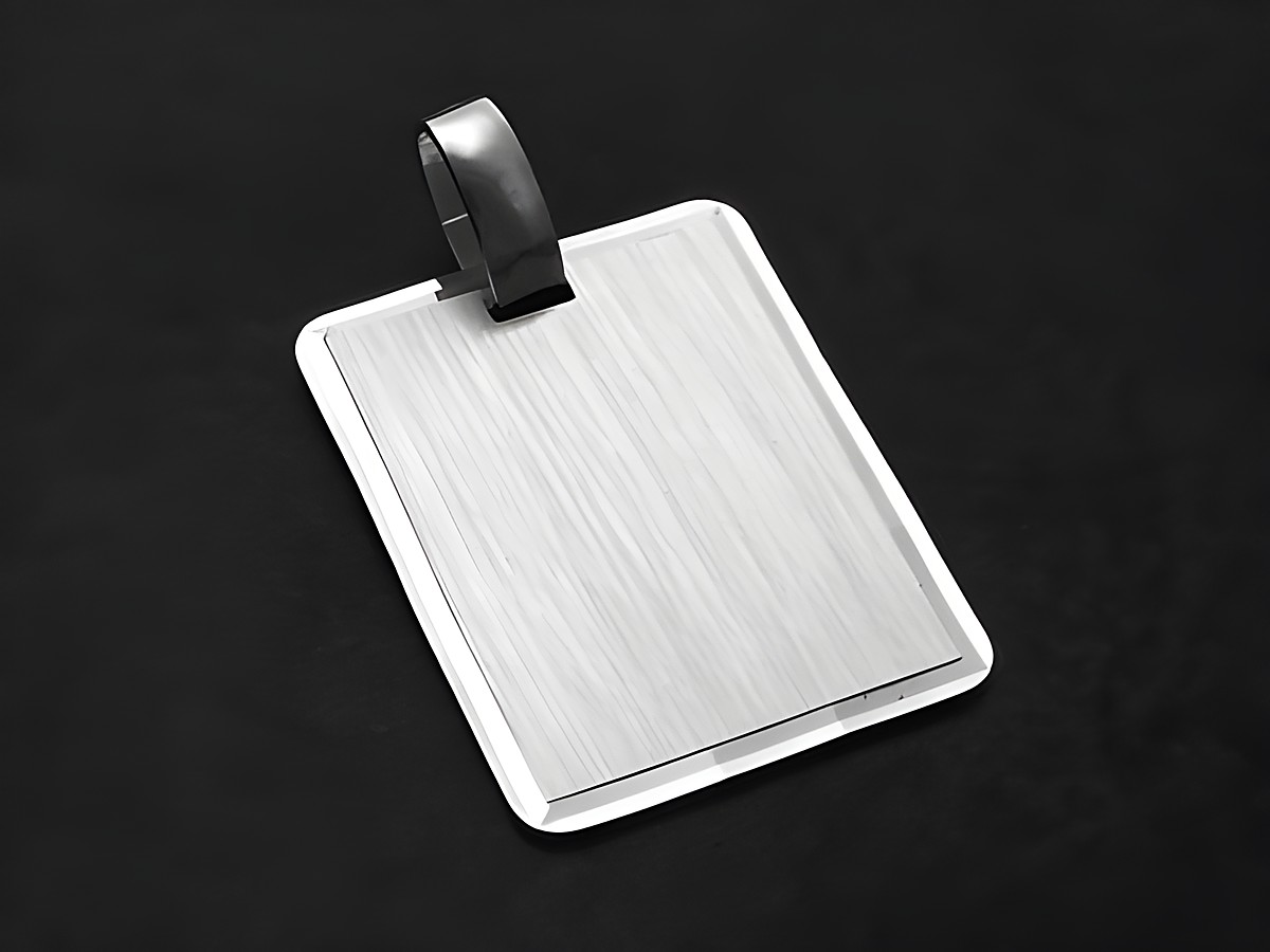 Gravurplatte Anhänger aus Sterling Silber mit Randschliff vom Hersteller Juwelier Harnisch, schlichtes Design in rechteckiger Form, mattierte Oberfläche.