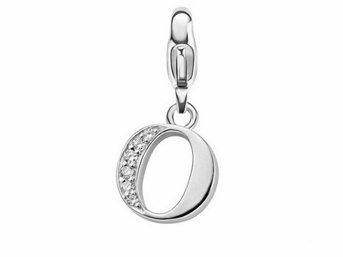 8836614-0 Ti Sento Silber Charm in Form des Buchstabens O mit funkelnden Zirkonia, eleganter und moderner Look, ideal für individuelle Schmuckgestaltungen und als besonderes Geschenk.