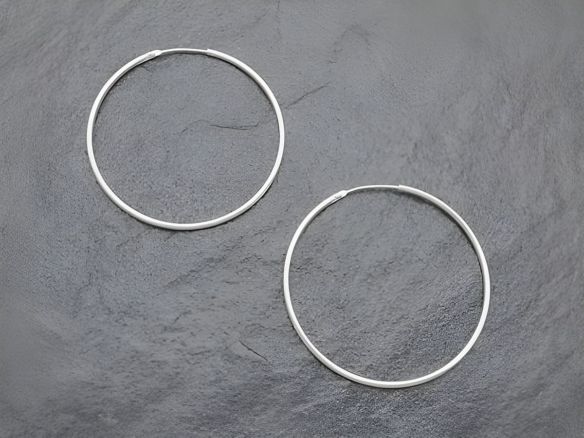 Silber Creolen 3,2 cm aus Sterling Silber mit einem Durchmesser von 45 mm und einer Stärke von 1,5 mm, elegant und zeitlos, ideal für jeden Anlass.