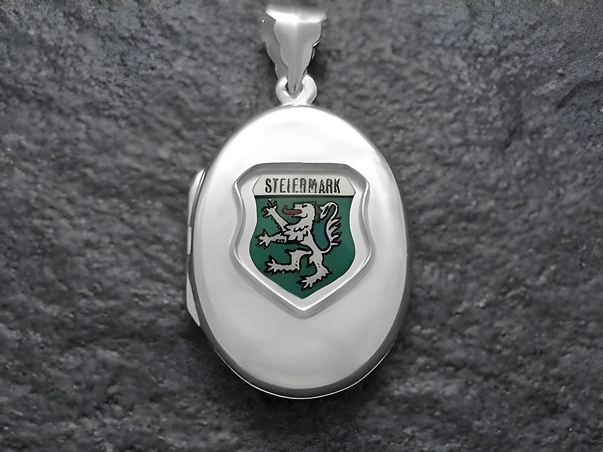 Silbernes Medaillon mit dem Stadtwappen von Steiermark, Österreich. Das Wappen zeigt einen grünen Löwen auf silbernem Hintergrund. Hergestellt von Juwelier Harnisch, Europa Medaillons.