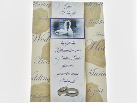 Hochzeitskarte mit einem Bild von zwei Schwänen auf einem See, umgeben von einem eleganten Design in sanften Farben und dem Schriftzug herzliche Glückwünsche zur Hochzeit sowie Abbildung von Trauringen.