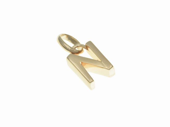 Anhänger aus poliertem und vergoldetem Sterlingsilber in Form des Buchstabens N, Hersteller Juwelier Harnisch, im eleganten Roségold-Finish.