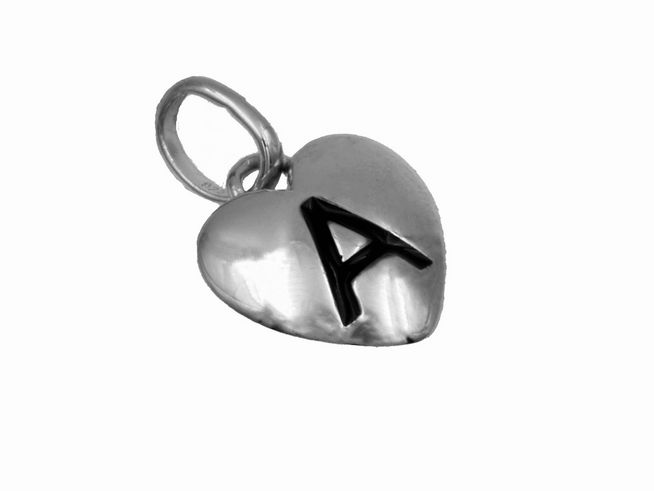 Anhänger Herz Buchstabe A aus 925 Sterling Silber, poliert und rhodiniert, geeignet für Kinder, hergestellt von Juwelier Harnisch.