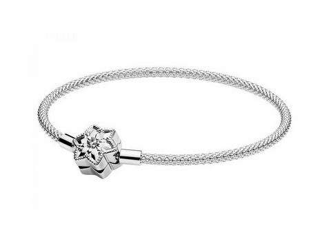 Pandora Armband aus Silber mit einem Stern-Charm, besetzt mit funkelnden Zirkonia, Modellnummer 598616C01, Länge 21 cm, elegant und zeitlos für jeden Anlass.