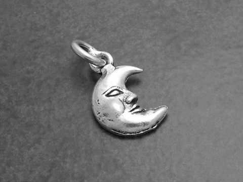 Kleiner Mond -925 Sterling Silber Anhänger MONDSCHEIN mit einer detaillierten Mondform und Gesichtszügen, ideal für Schmuckliebhaber, Hersteller Juwelier Harnisch, Sonne Mond Sterne.