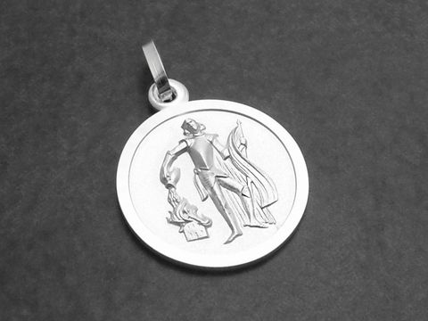 Sterling Silber Anhänger mit dem Motiv des Heiligen Florian von Lorch, dem Schutzpatron, dargestellt in einer detaillierten Reliefoptik, gefertigt vom Juwelier Harnisch.