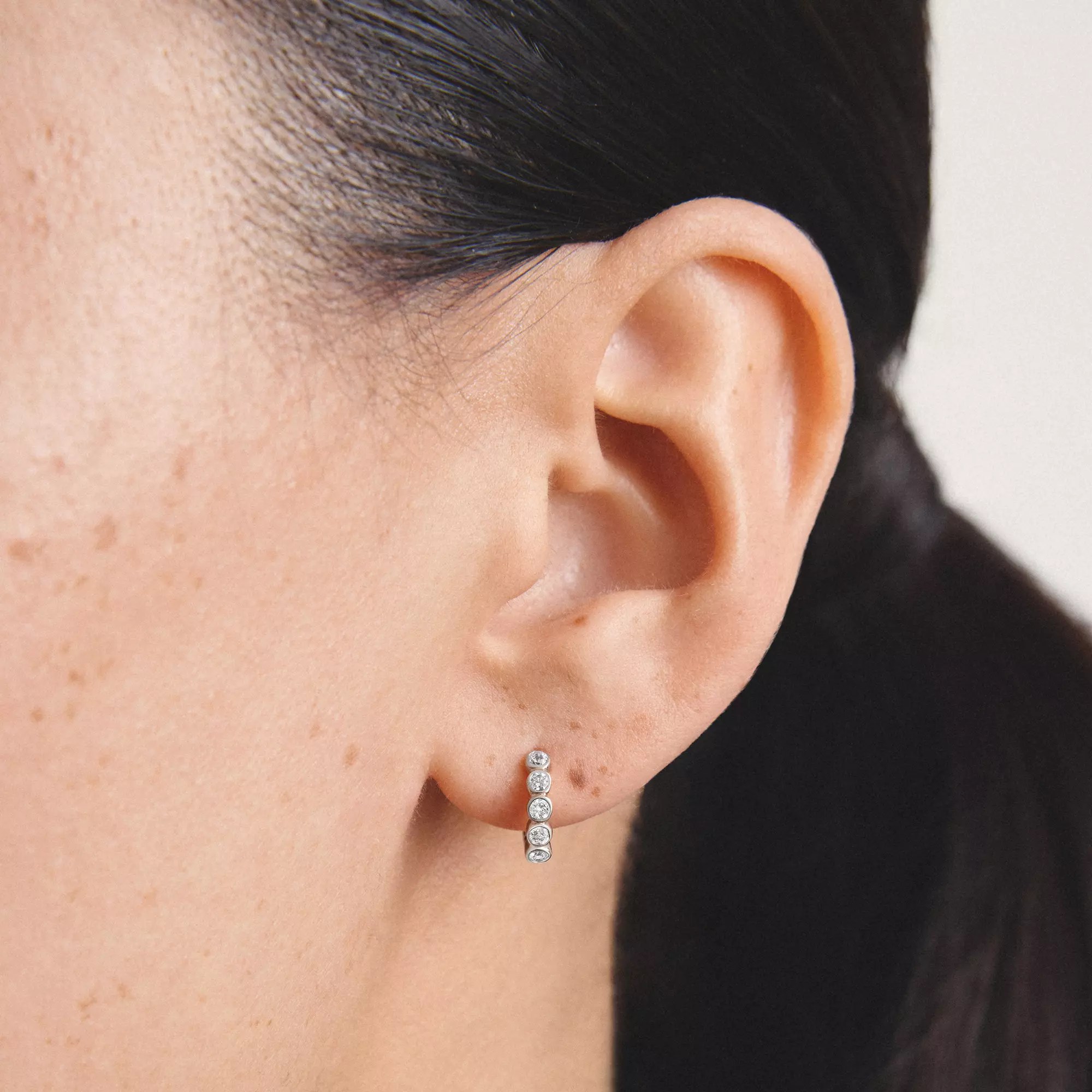 Thomas Sabo Creolen mit weißem Zirkonia – Silber – 10,9 mm hoch – Ansicht 4