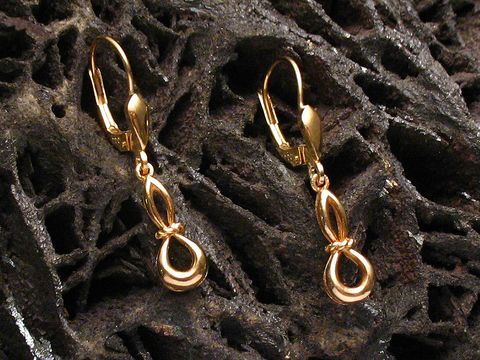 Bezaubernde Ohrhänger aus echt Gold von Juwelier Harnisch ohne Stein, elegant geschwungenes Design ideal für jeden Anlass.