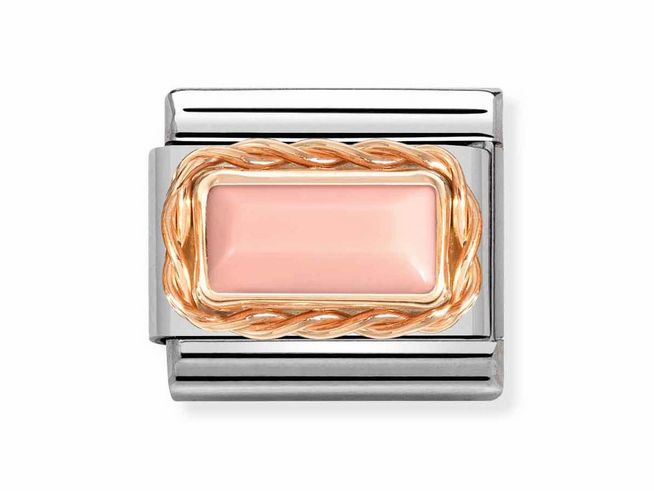 Eleganter Baguette-Schliff aus roséfarbenem Koralle mit Kordelfassung in Roségold 375 und Edelstahl von Nomination, ideal als Schmuckelement für individuelle Armbänder.