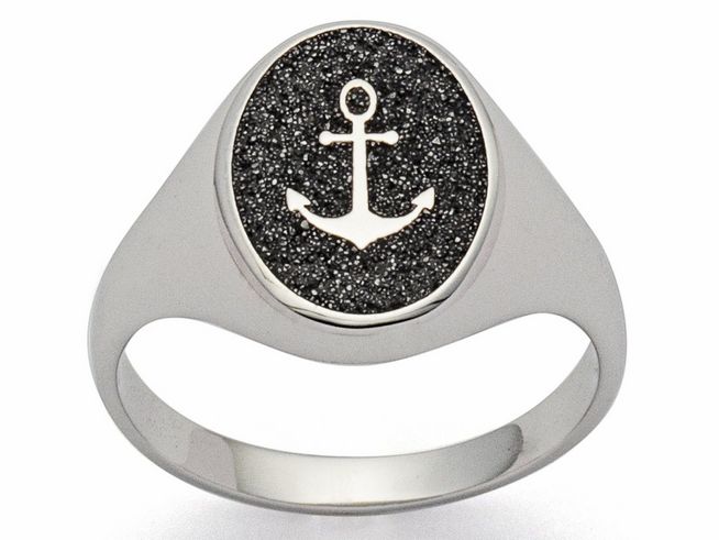 Sterling Silber Siegelring von DUR in Größe 68 mit Ankerdesign, eingefasst in Lavasand, schimmernde Oberfläche und elegante Form. Ideal für modische Akzente.