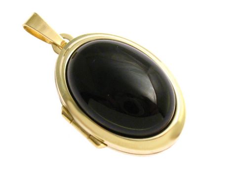 Onyx Cabochon in einem 333 Gold Medaillon, elegant und zeitlos, der schwarze Stein harmoniert perfekt mit dem goldenen Rahmen, ideal für stilvolle Schmuckliebhaber, Hersteller Juwelier Harnisch.
