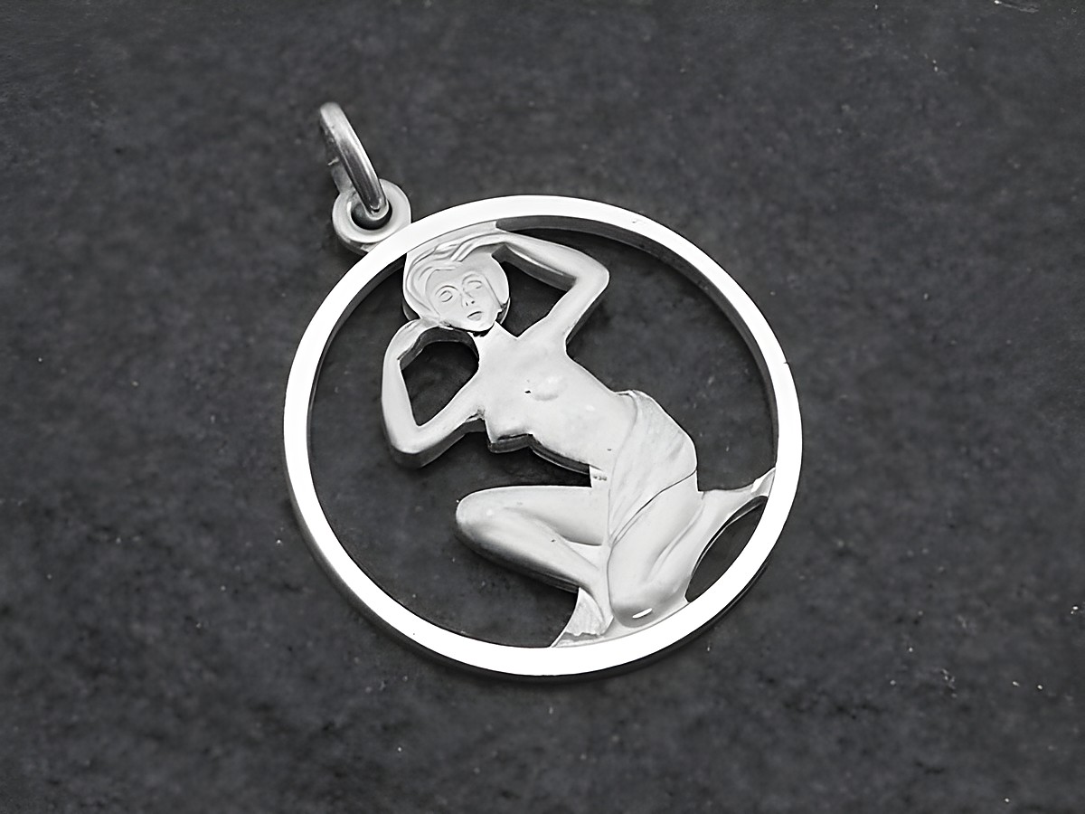 Silber Anhänger rund mit dem Sternzeichen Jungfrau, hergestellt von Juwelier Harnisch, präsentiert eine elegante Darstellung der Jungfrau in seiner Mitte.