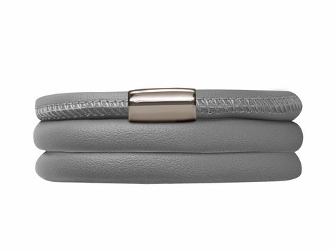Endless Lederarmband 12103-57 cm Grey Triple aus grauem Leder mit Edelstahl Silberverschluss, dreifach gewickelt, modern und stilvoll, perfekt für jeden Anlass.