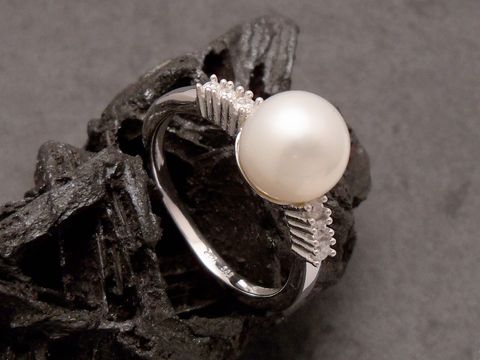 Weißgoldring mit Diamanten und Zuchtperle, Gold 585, Größe 52, Hersteller Juwelier Harnisch, elegantes Schmuckstück, bis Größe 52 beziehungsweise 17.
