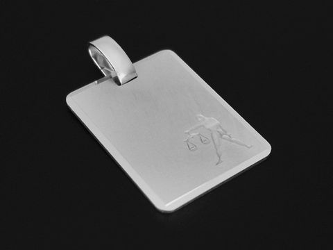 Silber Anhänger mit gravierter Platte und Sternzeichen Waage in rhodinierten, mattierten Finish vom Hersteller Juwelier Harnisch, ideal als persönliches Schmuckstück.