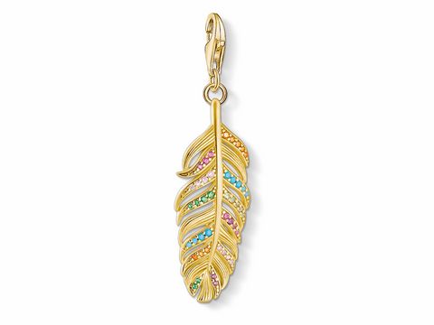 Silber Gelbgold Charm-Anhänger von Thomas Sabo in Form einer filigranen Feder mit bunten Zirkonia, hochwertiger bicolor Look, ideal für kreative Schmuckkombinationen.