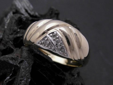 Gold Ring in mondänem Design aus Gold 585 bicolor mit Diamanten, Goldring Größe 55,5, Hersteller Juwelier Harnisch, bis Größe 56/18.