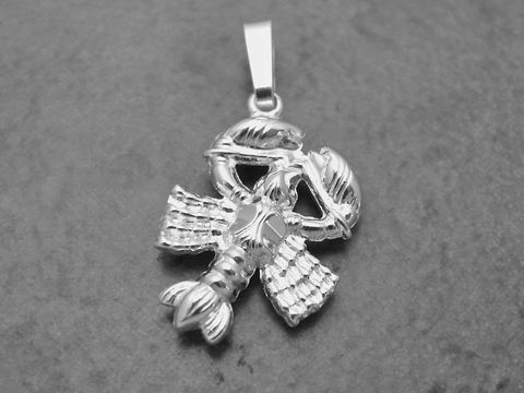 Anhänger Sternzeichen Krebs aus rhodiniertem Sterling Silber, plastisch gestaltet, zeigt die typische Krebsform und eignet sich perfekt als Schmuckstück für Geburtstagsgeschenke.