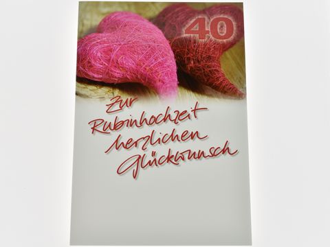 Hochzeitskarte mit zwei Herzen in Pink und Rot, dekorative Schriftzüge zur Rubinhochzeit, hergestellt von Juwelier Harnisch. Hochzeitskarten für besondere Anlässe.