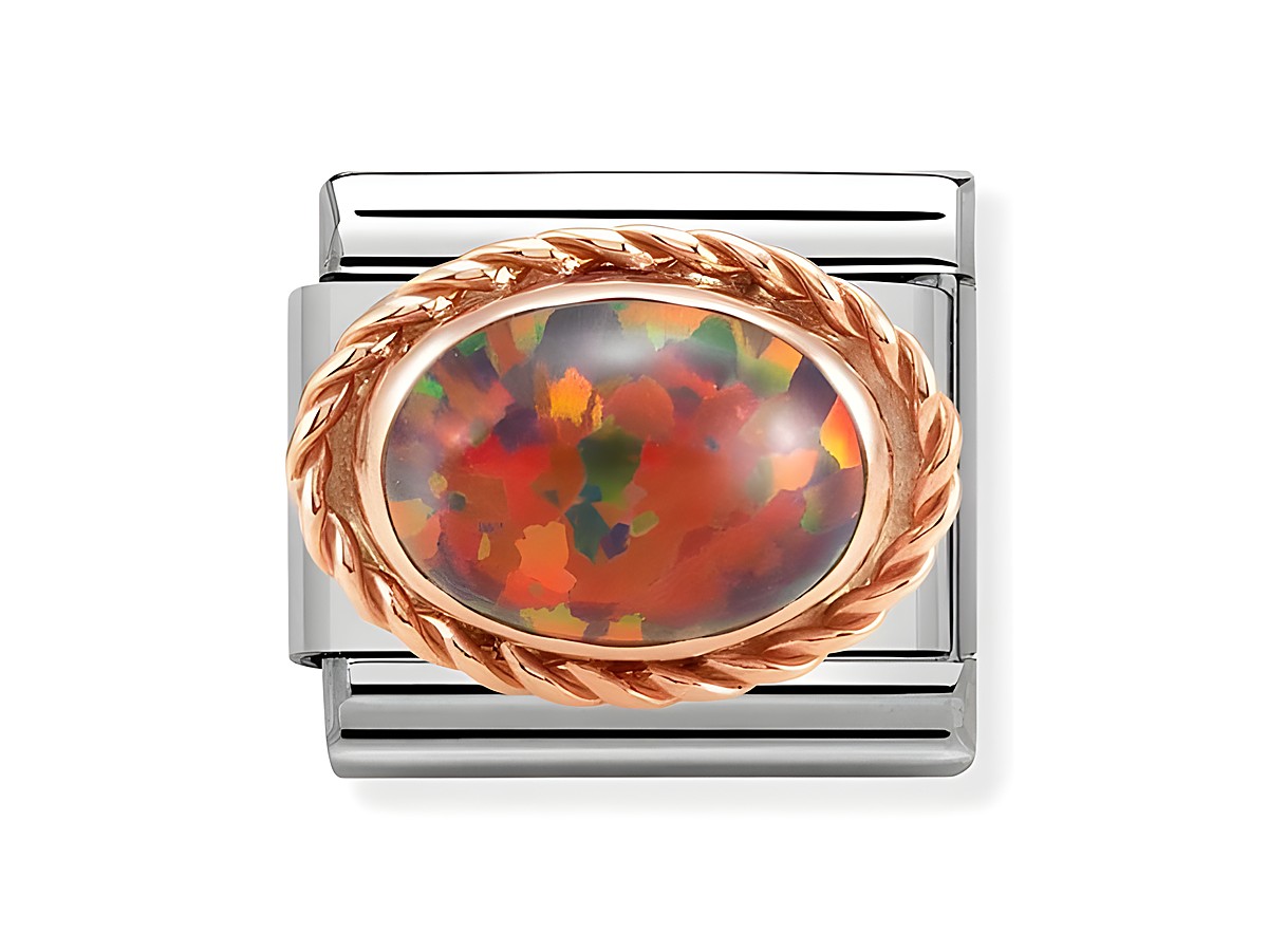 Kordel aus Roségold mit ovalem Opal in schimmerndem Rot und bunten Einschlüssen, umgeben von einer eleganten, geflochtenen Metallfassung, Hersteller Nomination.
