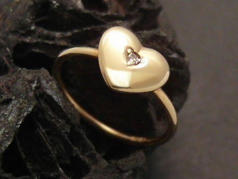Goldring in Herzform aus Gold 333 mit einem Diamanten, Größe 50,5, Hersteller Juwelier Harnisch, bis Größe 52/17.