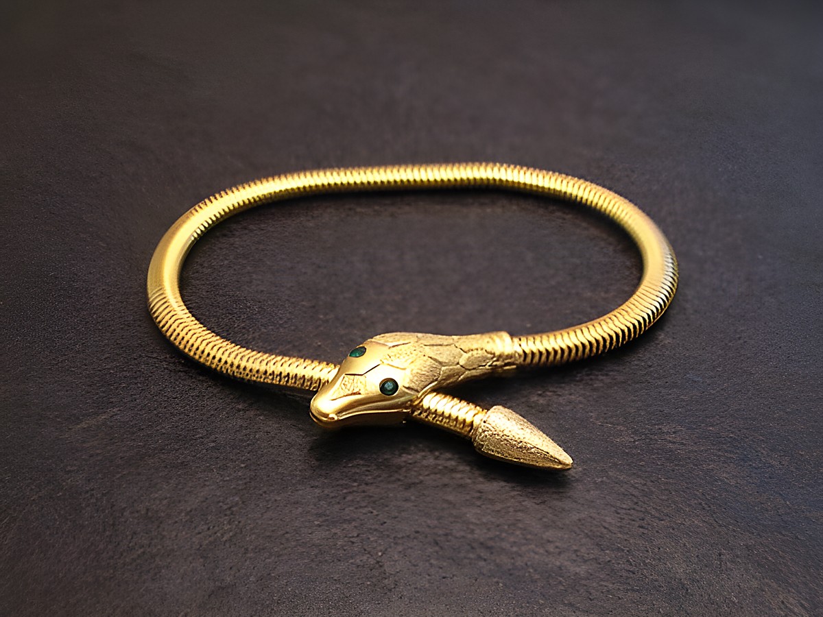 Schlangen Y Armband gut vergoldet 17 cm City Grün Hersteller Juwelier Harnisch Schlangen mit eleganter snake-typischer Form und funkelnden grünen Akzenten auf dem Kopf.