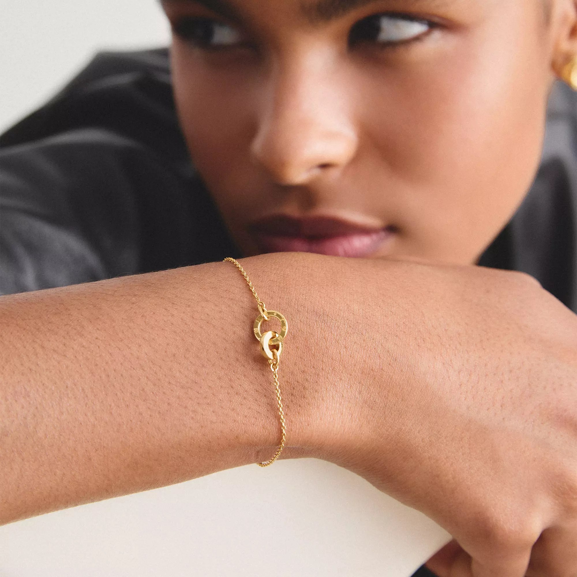 Thomas Sabo Armband Together mit weißem Zirkonia – vergoldet – 19 cm – 9 mm hoch – Ansicht 3