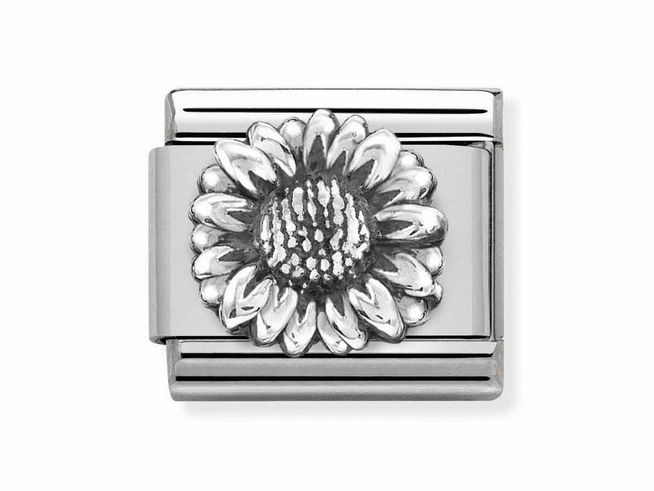 Ein Silberarmband mit einer Sonnenblumenmotivation in hochwertigem Sterling Silber von Nomination. Der Halter hat eine glänzende Oberfläche und feine Details des Sonnenblumenmusters.