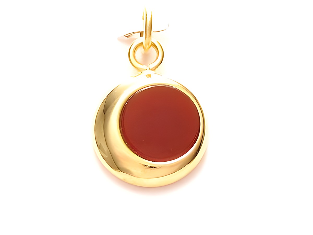 Karneol runder Anhänger mit Gold Auflage von Juwelier Harnisch, edles Design, ideal für stilvolle Schmuckstücke.