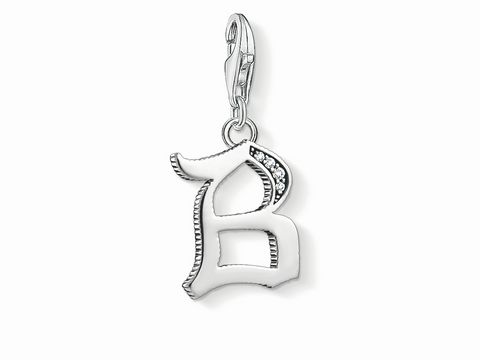 Charm-Anhänger Buchstabe B von Thomas Sabo aus Silber, elegant designt mit filigranen Details und einem praktischen Karabiner. Ideal für individuelle Schmuckgestaltungen.