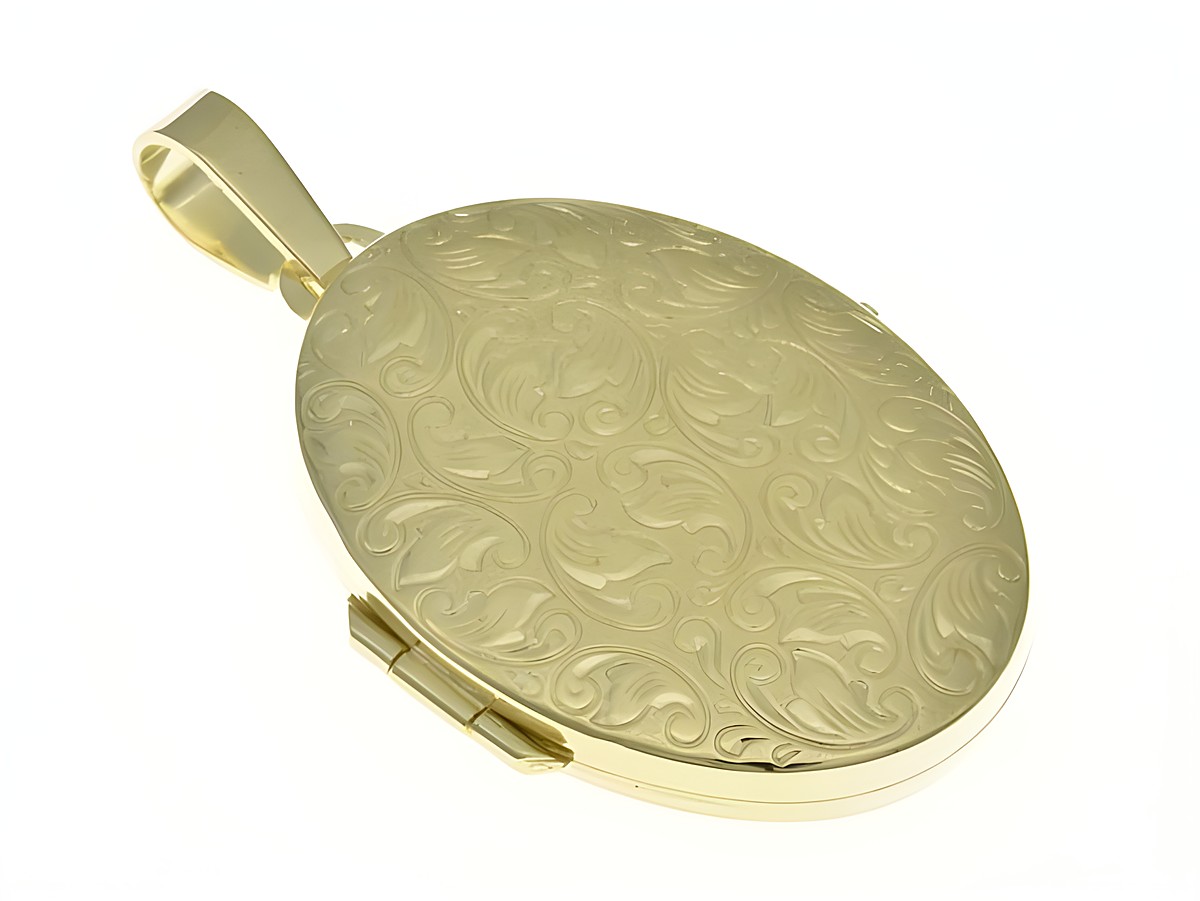 Medaillon in ovaler Form mit feinem Diamantschliff, gefertigt aus Sterling Silber und vergoldet in Gelbgold. Charmantes Design, Hersteller: Juwelier Harnisch.