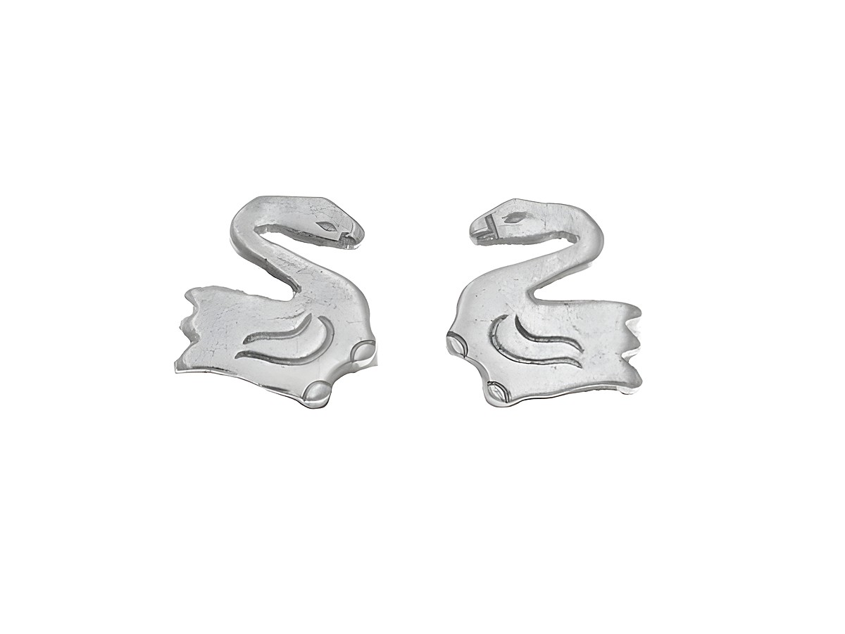 Ohrstecker Schwan in Silber, poliert und tierisch, für Kinder, von Juwelier Harnisch, zeigend zwei elegante Schwan-Formen in minimalistischem Design.